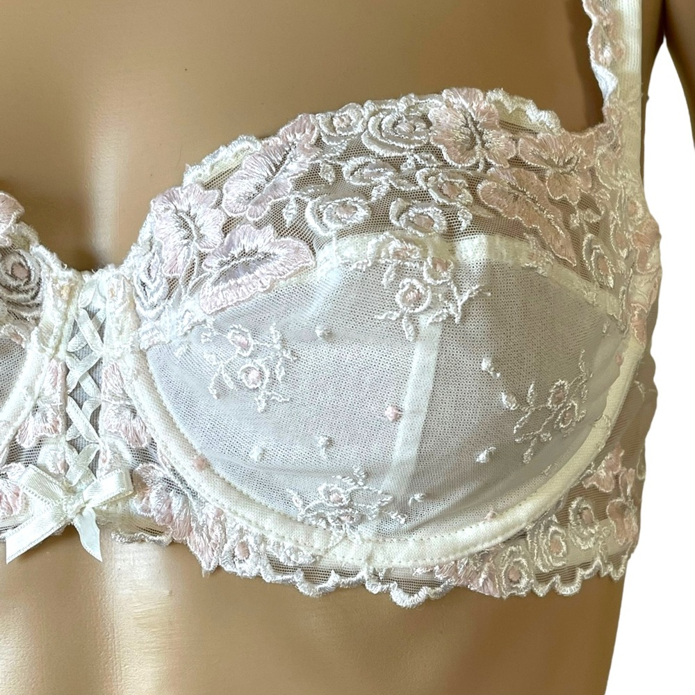 Vintage early 90s Lise Charmel retired style pink and white floral romantic bra - Picture 3 of 14